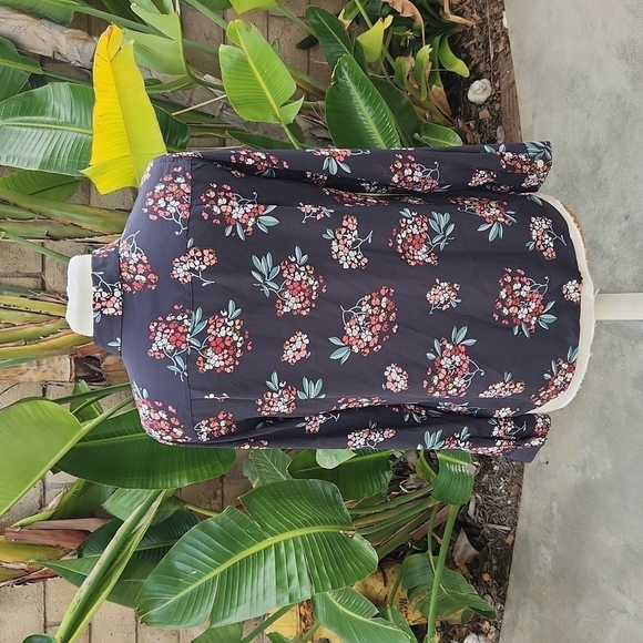 Loft charcoal gray floral button up blouse size small - Picture 3 of 9